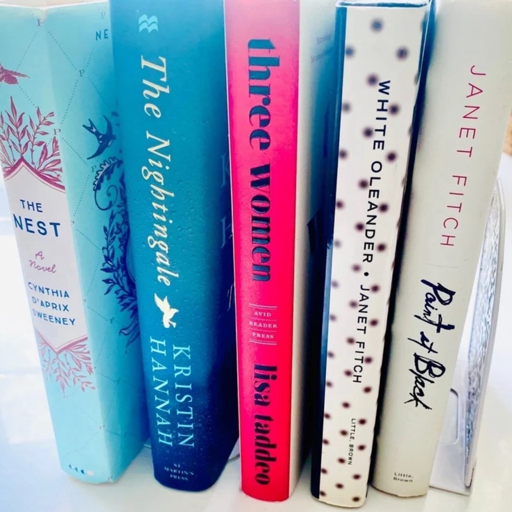 White Lotus Beach Read Bundle - Picture 2 of 3